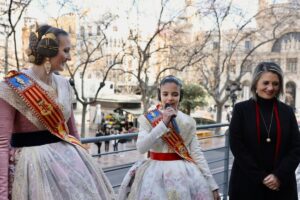 Inauguración del Saloncito fallero en la Plaza del Ayuntamiento